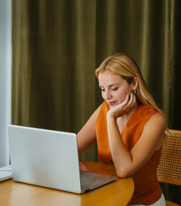 A woman uses NordProtect for credit monitoring.