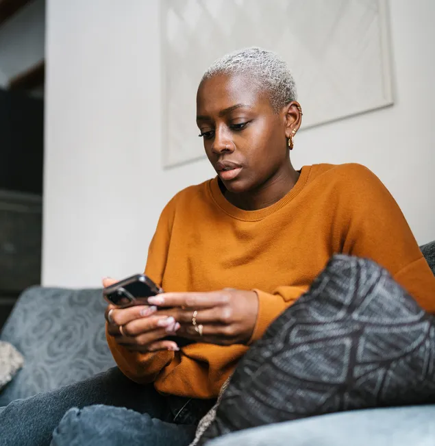 A woman receives a security alert from NordProtect.